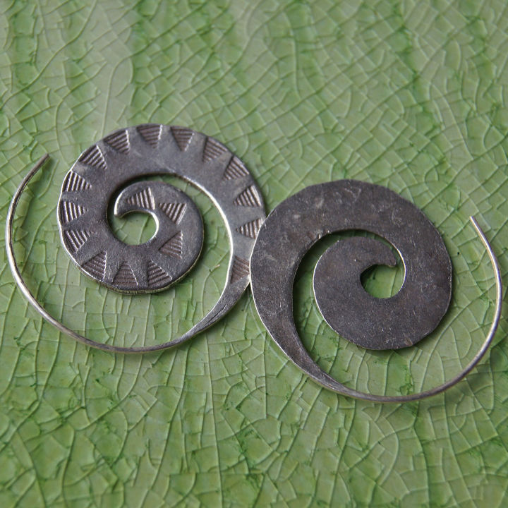 thai-coil-karen-hill-tribe-earrings-98-silver-ตำหูเงินกระเหรี่ยงทำจากมือชาวเขางานฝีมือ-ของฝากชาวต่างชาติชอบมาก-งานทำด้วยมือ