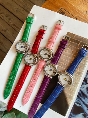 [ห้าสี] Original LVs คุณภาพสูงนาฬิกาข้อมือสตรีแฟชั่น All-Match นาฬิกาควอตซ์คลาสสิก3-Pin สายหนังสไตล์พื้นฐานสาวนาฬิกาข้อมือ Charming หน้าปัดเงินขนาดเล็ก
