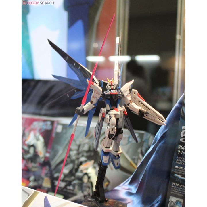 bandai-rg-1-144-freedom-gundam