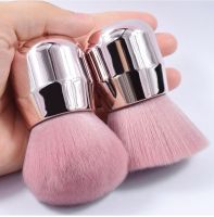 Kabuki Brush แปรงคาบูกิ แปรงทรงพุ่มกลมๆ ขนแปรง ค่อนข้างฟี มีหน้าทีหลักคือไว้ใช้ปัดแป้ง คาบูกิ แปรง