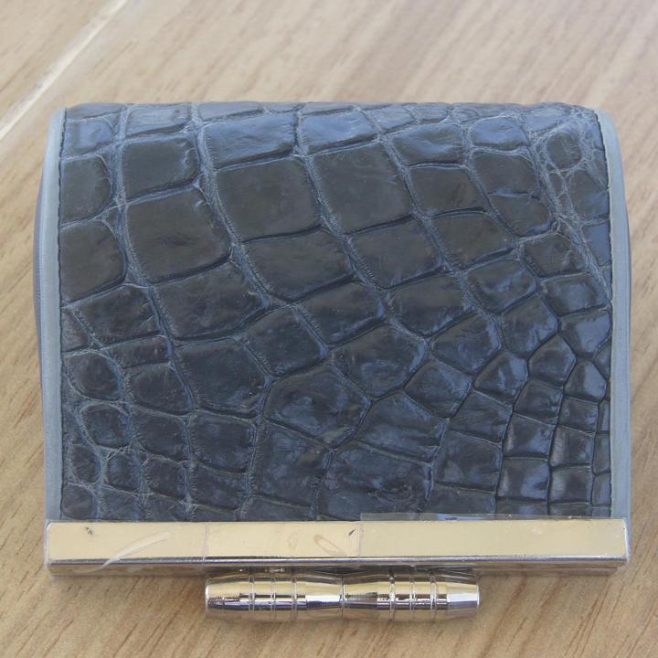 crocodile-wallet-สวยงาม-ทนทานใช้คุ้มค่างานฝีมือ-กระเป๋าหนังเป็นหนังจรเข้แท้-งานฝีมือไทย