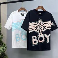 2023SS แขนสั้นแบบดั้งเดิม Boy London ใหม่เสื้อยืดกราฟิตี้วาดมือสำหรับผู้ชายและผู้หญิงสไตล์เดียวกันบริสุทธิ์ผ้าฝ้ายหลวมคู่คอกลมแขนครึ่งนำเข้าใหม่