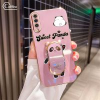 เคสโทรศัพท์กล้องเจาะรูที่มีความแม่นยำสำหรับ Samsung Galaxy A24 A13 A14 4G 5G A04S A34 A54 5G A74 M23 F23 M14 5G เคสโทรศัพท์ป้องกันโทรศัพท์ตกชุบโลหะด้วยไฟฟ้าหรูหราพร้อมตัวยึดหมีแพนด้า Bing