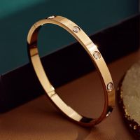 Vivienne Westwood High-end Light luxury and high-end titanium steel bracelet non-fading exquisite and fashionable design gold bracelet simple bracelet for girls