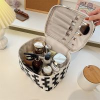 Travel Bag Cosmetic Organizer Ladies Traveling Bag for Women Makeup Box Travel Luxury Toiletry Toilet Bags Beauty Case