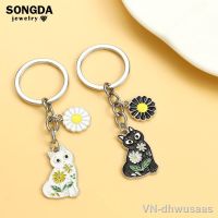 Cute Black White Cat Daisy Enamel Keychain Lovely Kittens Flower Pendants Women Girls Kids Car Bag Keyring Fashion Jewelry Gift