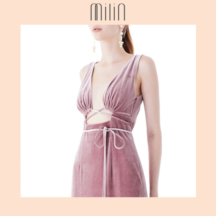 milin-sleeveless-velvet-maxi-gown-ชุดเดรสยาว-ดีเทลไขว้หน้า-ผ้ากำมะหยี่-boulevard-dress