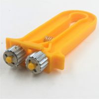 1 Pcs พลาสติก Bee ลวด Tensioner Crimper กรอบ Hive Bee เครื่องมือ Nest กล่องเส้นด้ายแน่นลวด Beehive อุปกรณ์