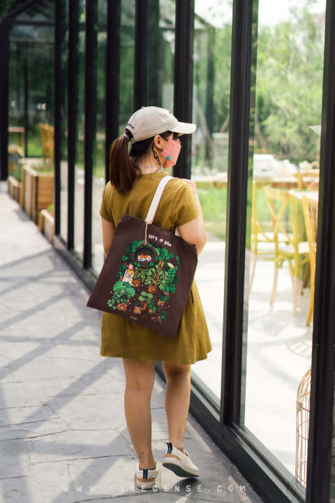 let-it-grow-canvas-tote-bag-กระเป๋าผ้าแคนวาสลายหมู่บ้านต้นไม้และแมวผู้ดูแลเมือง