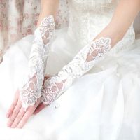 ❣ Elegant Bridal Gloves with Lace Appliqued Beads White/Ivory/Red Fashion Wedding Accessories Brand New Fingerless Wedding Gloves