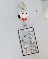 SNOOPY C ที่ใส่บัตร ที่ห้อยบัตร พร้อมที่ใส่บัตร สายห้อยดึงยืดออก โยโย่ มีก้ามปูสวยงาม SNOOPY C ขนาด 4x4x1.5 cm ที่ใส่บัตรขนาด5.5x8.5CM งานสวย BY NOEYNEST SHOP