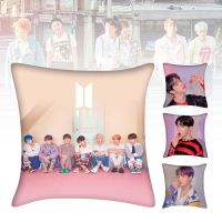 【พร้อมแล้ว】 BTS โซฟาสี่เหลี่ยมนิ่มพิมพ์ลายสมาชิกของประดับตกแต่งบ้านเคสปลอกหมอนอิง