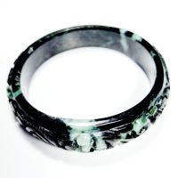 (J55) กำไลหยก แกะสลัก พม่าแท้ Jadeite Type A  Size 55 mm. หยกแท้ 100% งานแกะสวยปราณีต งดงาม