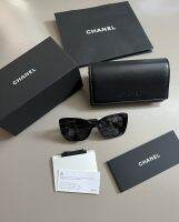 แว่นตากันแดด CHANEL CH5422B กรอบดำ ขาขาว