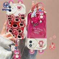 เคสครีม UPaitou + โซ่หมีสำหรับ Realme C53 C55 C35 C17 C15 C11 5 5S 5i 6i 8i C33 C20 C31 C30 C25Y C25 C21Y C25s การ์ตูนสตรอเบอร์รี่หมีพร้อมหูอุปกรณ์เสริมที่ทำด้วยมือปกป้องกันซิลิโคนที่สวยงามสต็อกพร้อม