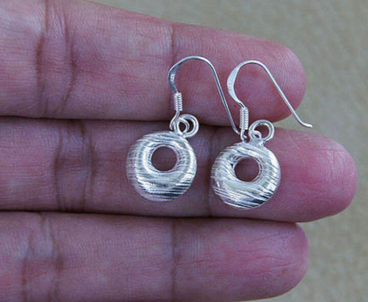 thai-beautiful-circle-earrings-pure-silver-karen-hill-tribe-สวยงาม-เท่-สวยเด่น-สดุดตา-ม้วนๆตำหูเงินกระเหรี่ยงทำจากมือชาวเขางานฝีมือสวยของฝากที่มีคุณค่า