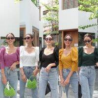 Ginny blouse (320฿ฟรีส่ง) สินค้าใหม่ เสื้อยกไหล่ แขนเจ้าหญิง รุ่นนี้เป็นงานดีเทลแขนพองๆ ฟุ้งๆ เอาใจสายหวาน สายคาเฟ่