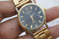 นาฬิกา Vintage มือสองญี่ปุ่น KRONE ระบบ QUARTZ UNISEX ทรงกลม กรอบทอง หน้าดำ หน้าปัด 35มม. สายสแตนเลสแท้ ใช้งานได้ปกติ สภาพดี ของแท้ ไม่กันน้ำ