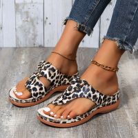 Clip Toe Women Summer Sandals Leopard Flat Bottomed Slip On Flip Flops Sandals With Arch Support Fashion Beach Style Shoes