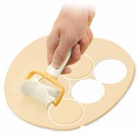 Hot!New Biscuit Roller Cookie Round Rolling Biscuit Cutting Pastry Blade Dough Circle Cutter Gift Dining Bar Supplies Drop