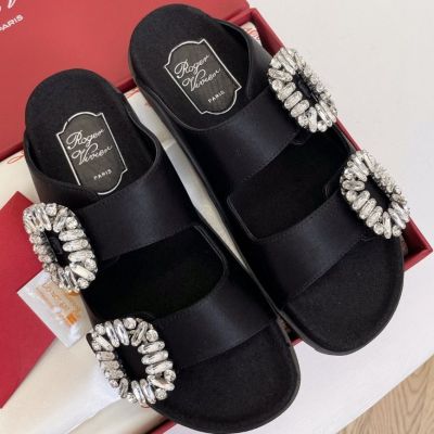 【high quality】original Roger vivierˉ2022 summer outdoor wear all-match flat-bottomed beach shoes rhinestone square buckle rv fairy wind fashion super hot sandals and slippers