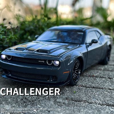 1:32 Dodge Challenger SRT Alloy Musle Car Model Diecasts Metal Toy Sports Car Model Simulation Sound Light Collection Kids Gifts