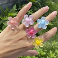 Sweet Cute Colorful Resin Sunflower Rings Simple Design Transparent Flowers Finger Rings for Women Girls Wedding Party Jewelry Storage Boxes