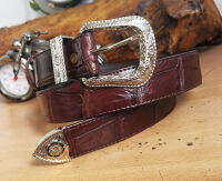 เข็มขัดผู้ขาย หนังจระเข้หนังเเท้ส่วนท้อง เป็นแบบหัวเข็ม BELT AND BUCKLE สีนำตาลเม็ดมะขาม