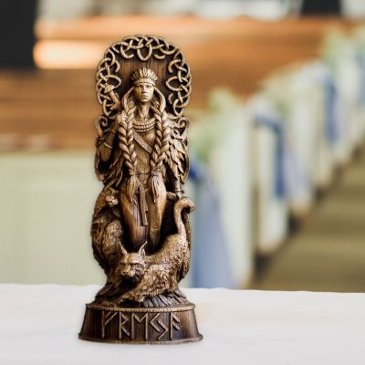 New hero statue imitation wood carving resin ornaments resin crafts myth ornaments Raytheon gods decoration