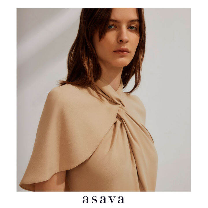 asava-ss23-asava-draped-cape-blouse-เสื้อผู้หญิง-แขนเคป-แต่งเดรปด้านหน้า-แต่งกระดุมคอ-ซิปหลัง