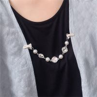 Elegant Vintage Artificial Pearls Crystal Glass Rhinestone Women Sweater Cardigan Dress Shawl Collar Clips Cloth Accessories 1PC