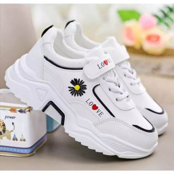 Sepatu deals sneaker lazada