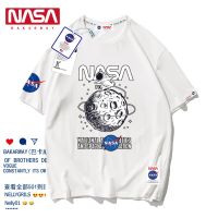 เสื้อยืดผ้าฝ้ายแขนสั้นผู้ชาย NASA พิมพ์ลายนักบินอวกาศ NASA และเสื้อยืดผู้หญิง NASA