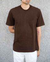 Diplomate Cocoa Brown Pocket Tee เสื้อยืดผ้าฝ้ายออร์แกนิค สีน้ำตาลเข้ม ผ้านุ่ม Relaxed Fit มีกระเป๋าหน้า คอกลม ผ้าคอตคอน ผ้าฝ้าย Organic Cotton ดิโพลเมท