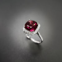 Rhodolite Diamond Ring แหวนเพชรโรโดไลท์ พลอยแท้สีม่วงอมแดงธรรมชาติ ทรงเหลี่ยม ประดับล้อมด้วยเพชรแท้น้ำ95-96 ตัวเรือนเป็นทองขาว18k