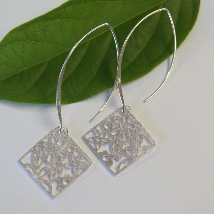 earrings-hanging-square-sterling-silver-beautiful-gift-สีเหลียมจตุรัสห้อยสวยงาม-ห้อยตำหูเงินสเตอรลิงซิลเวอรใช้สวยของฝากที่มีคุณค่า-ฺชาวต่างชาติชอบมาก