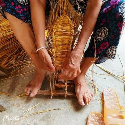 2023 New Fashion version    Handmade straw sandals mens and womens summer traditional red army natural rattan grass woven straw sandals retro casual slippers wholesale