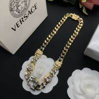 【คลังสินค้าพร้อม】สร้อยคอ Versace ดั้งเดิมแฟชั่นเครื่องประดับเรียบง่ายปาร์ตี้งานแต่งงานของขวัญสร้อยคอผู้หญิงคุณภาพสูง