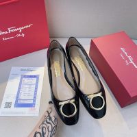 Ferragamoˉ หนังแก้วของผู้หญิงรองเท้าส้นเตี้ยรองเท้าแตะลำลองสำหรับผู้หญิง