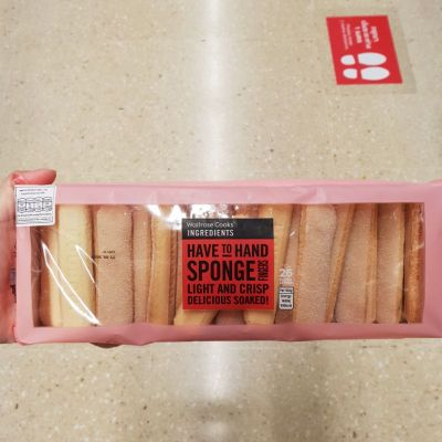 ขนมอร่อย เคี้ยวเพลิน🔹 (x1) ขนมปังแท่งนิ้วอบกรอบโรยน้ำตาล Waitrose Crisp Sponge Fingers Topped With Sugar 175g.🔹