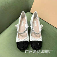 [In stock] ลมหอมเล็ก Miu ใหม่ Mary Jane รองเท้าผู้หญิงย้อนยุคส้นหนาหัวเหลี่ยมจับคู่สีกุทัณฑ์รองเท้าหนังโซ่มุก