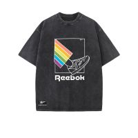 Reebok Reebok เสื้อยืดผู้ชาย,เสื้อยืดแขนสั้นทรงหลวมพิมพ์ลายเท้าสีรุ้งแบบย้อนยุคคอกลมฤดูร้อน