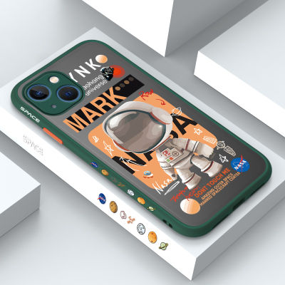 GGK เคสเคสสำหรับ Apple iPhone 15 Plus 15 Pro Max 15 15 Pro Creative NASA America เคสโทรศัพท์ดีไซน์ลายขอบด้านข้างอวกาศนักบินอวกาศมีน้ำค้างแข็งโปร่งใสเคสแข็งคลุมทั้งหมดปกป้องกล้อง