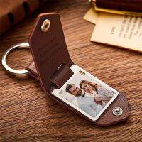 【LZ】♤  PU Leather Clip Photo Keychain aço inoxidável personalizado com calendário charme gravado presentes para seu pai e namorado