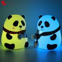 Tobie โคมไฟกลางคืน แพนด้า ซิลิโคน เปลี่ยนสีได้ โคมไฟตั้งโต๊ะ การ์ตูนแพนด้า USB Pat Panda Patting Night Lamp