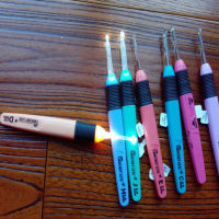 LED Light Crochet Hook Knitting Needle Sewing Weaving Tool DIY Craft Loom Tools Size 2.5mm 3mm 3.5mm 5mm Random Color Knitting  Crochet