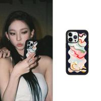 Casetify aespa KARINA เคสโทรศัพท์มือถือ ซิลิโคนนิ่ม TPU ลายสายรุ้ง สีดํา สไตล์เรโทร สําหรับ iPhone 7 8 14 Plus X XS XR 11 12 13 Pro Max