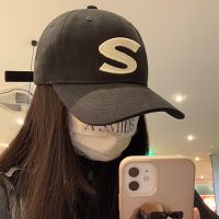 [Free ship] S letter design casual all-match baseball cap female ins blogger style showing face wide-brimmed peaked male trendy