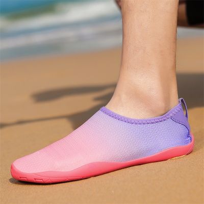 รองเท้าใส่ลุยน้ำฤดูร้อนใส่ได้ทั้งชายและหญิงกันลื่นการป้องกันทรายรองเท้ายางชายหาดผู้ชายและผู้หญิง