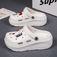 Summer New 2023 Fashionable Men Womens Clogs Slippers with Thick Soles and Breathable Holes for Nursing and Beach House Slippers